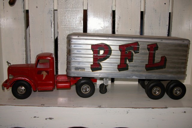 Smith Miller Toys
PFL Mack Truck
ITEM8364
**SOLD**