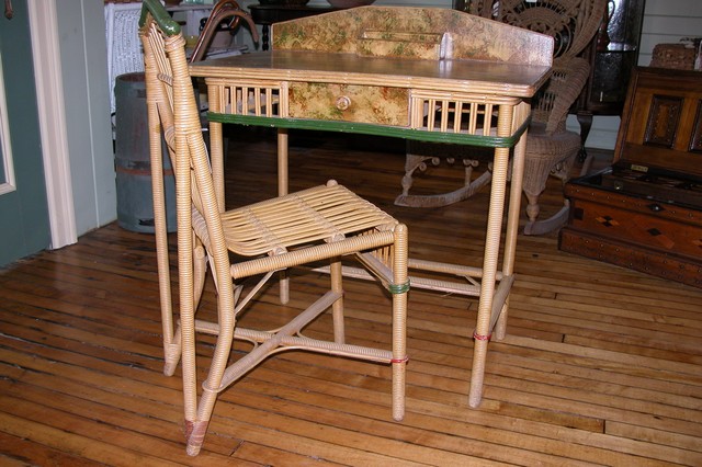 Exceptional Early
Wicker Desk and
Chair. Very unique.
ITEM7912
$475USD