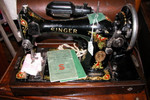 Antique Singer 
Sewing Machine
Pat. Aug. 1, 1911
Serial No. G0699775
ITEM7992
$119USD